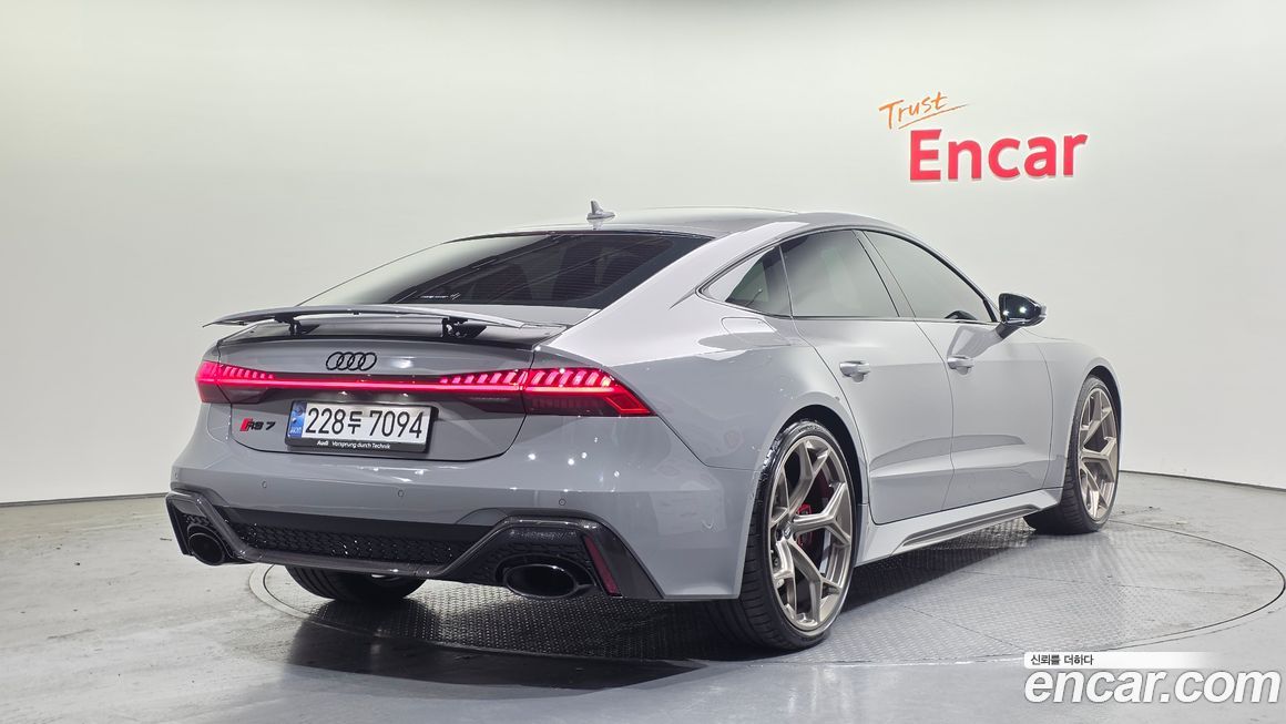 Audi RS7 4.0 TFSI Quattro Performance, 2025