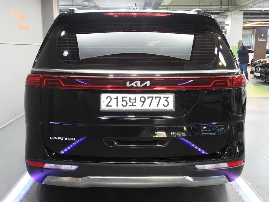 Kia Carnival 9-Seater Signature, 2023