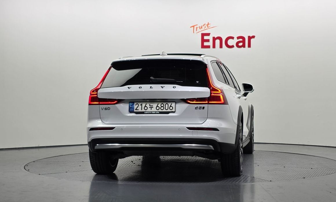 Volvo V60 B5 Ultimate AWD, 2023