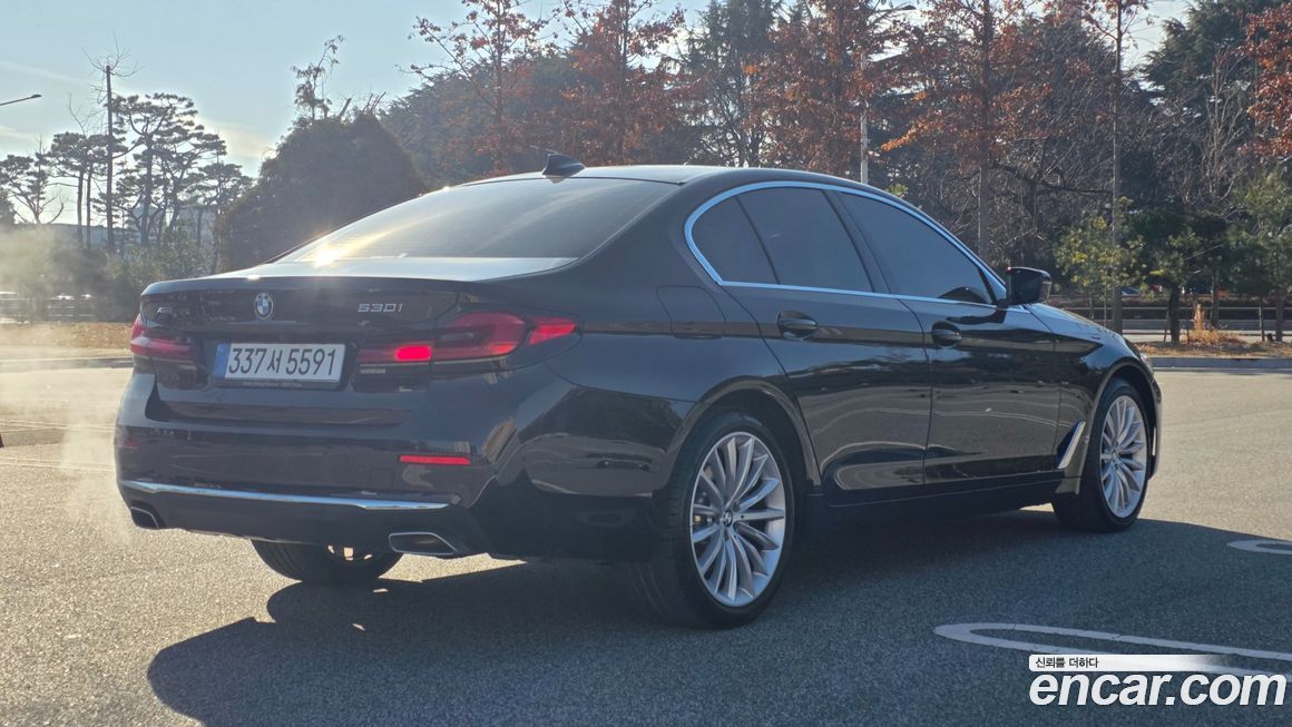 BMW 5-Series 530i xDrive Luxury, 2023