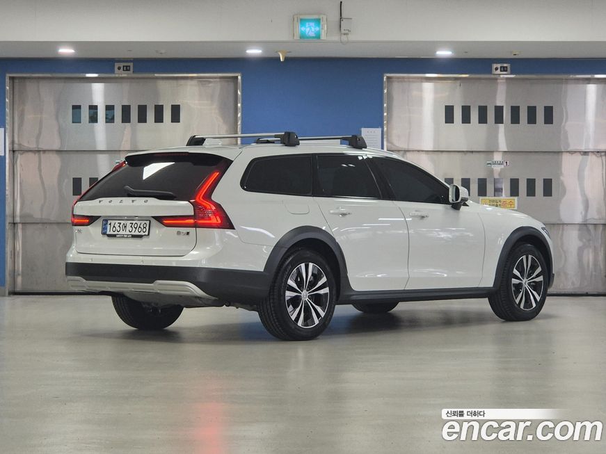 Volvo V90 B5 Plus AWD, 2025