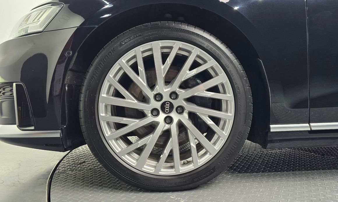Audi A8 55 TFSI Quattro LWB, 2021