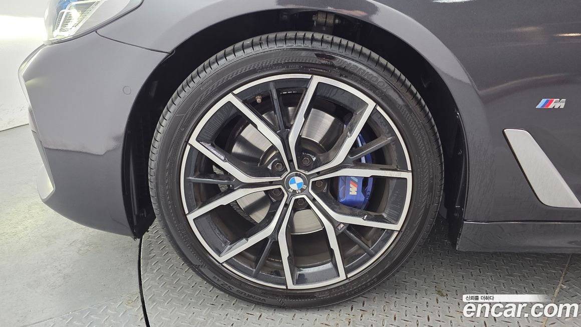 BMW 5-Series 530i xDrive M Sport Package, 2023