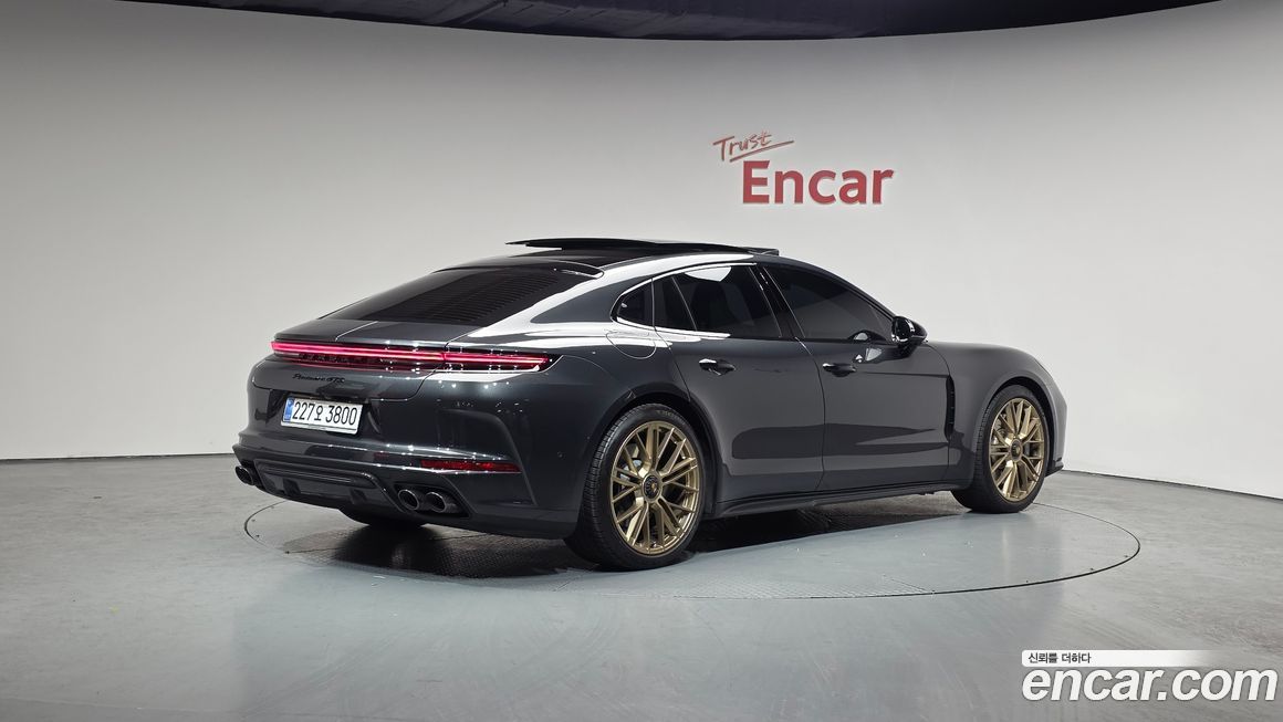 Porsche Panamera 4.0 GTS, 2025