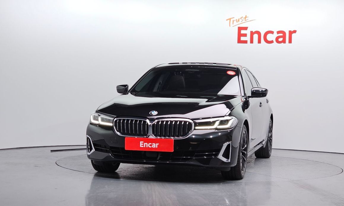BMW 5-Series 530i Luxury, 2022