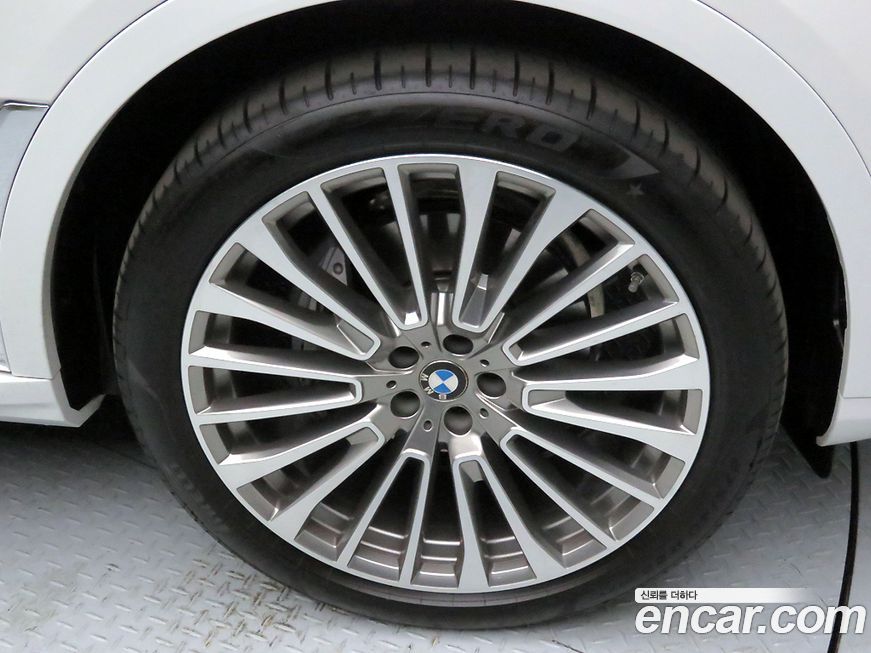 BMW X7 xDrive 40i Design Pure Excellence 6-Seater, 2025