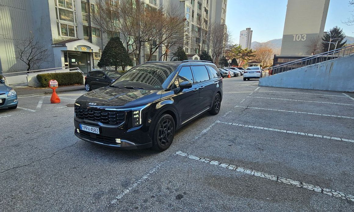 Kia Carnival 9-Seater Gravity, 2025