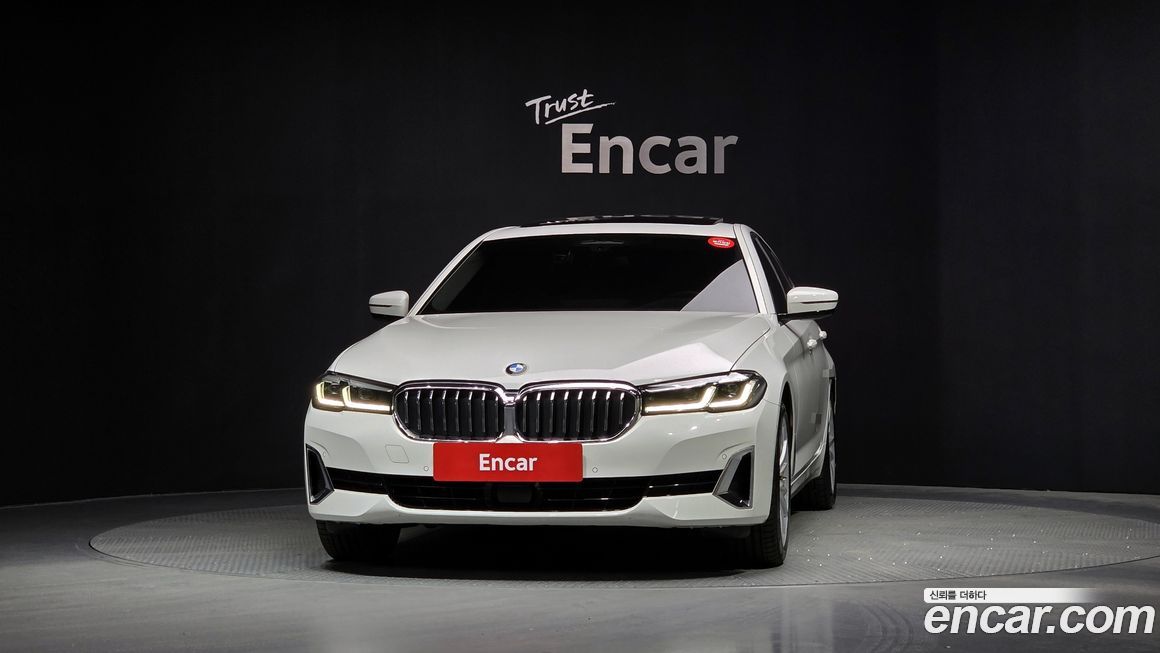 BMW 5-Series 530i Luxury, 2023