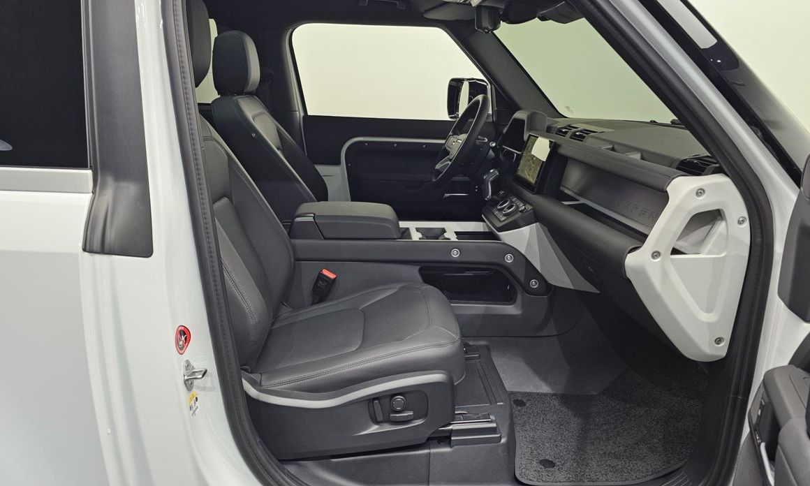 Land Rover Defender 90 D250 X-Dynamic SE, 2025