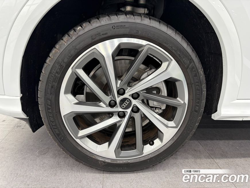 Audi Q5 40 TDI Quattro S Line, 2025