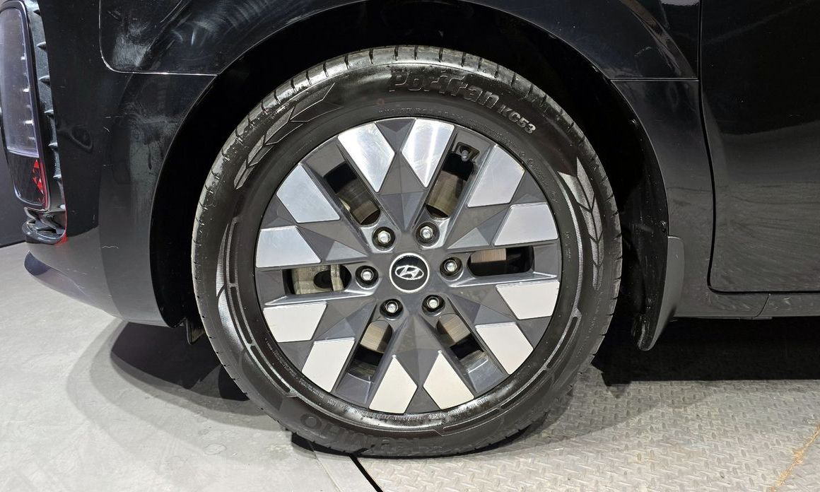 Hyundai Staria 4WD Lounge 9-Seater, 2023