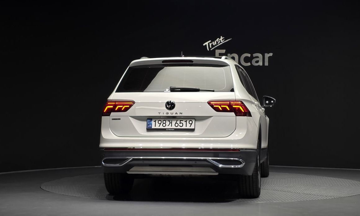 Volkswagen Tiguan 2.0 TSI Prestige, 2024
