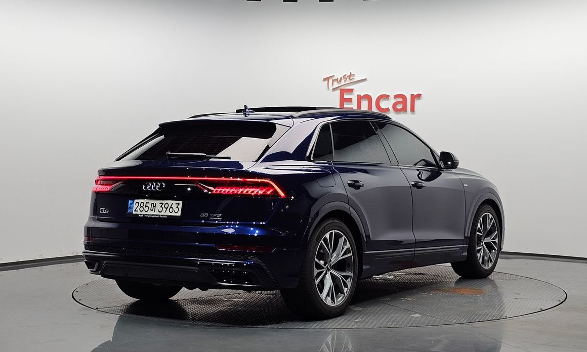 Audi Q8 55 TFSI Quattro Premium, 2022