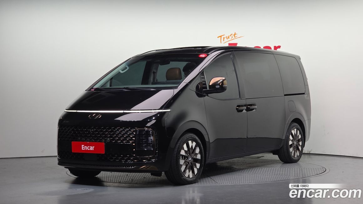 Hyundai Staria 4WD Lounge 7-Seater, 2023