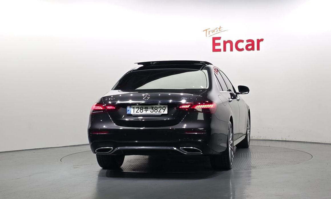 Mercedes-Benz E-Class E350 4MATIC AMG Line, 2022