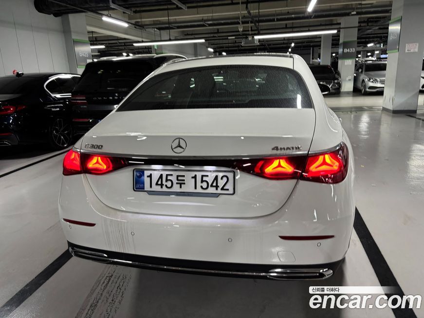 Mercedes-Benz E-Class E300 4MATIC Exclusive, 2025