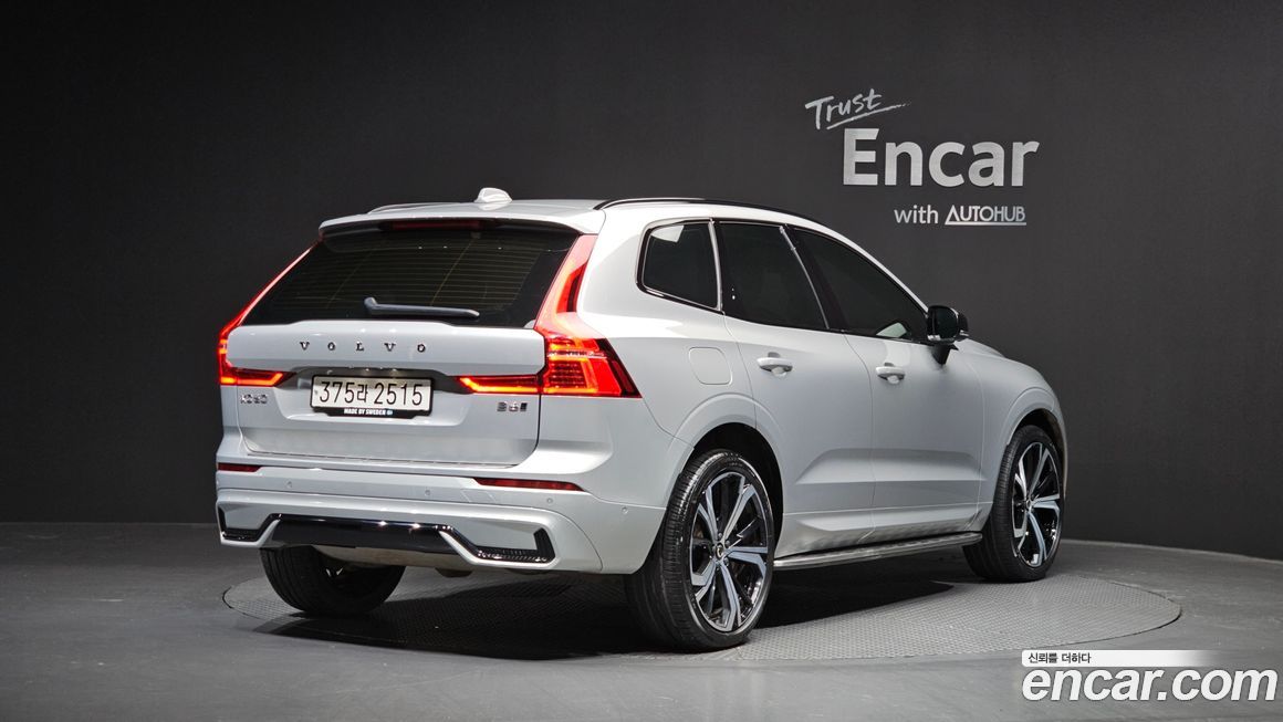 Volvo XC60 B6 R-Design, 2022