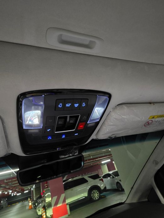 Hyundai Staria 4WD Lounge 9-Seater, 2025