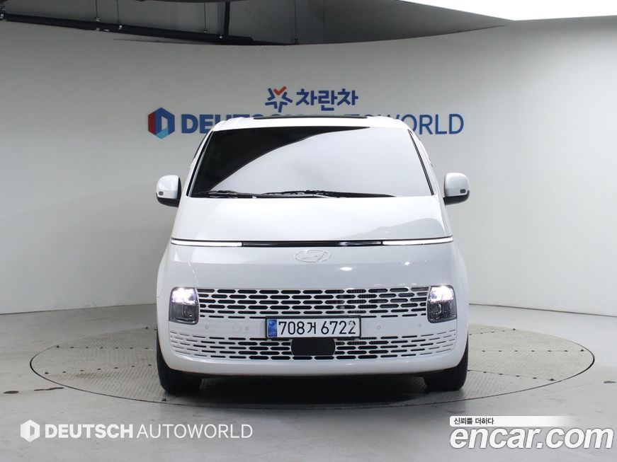 Hyundai Staria Tourer 11-Seater, 2025