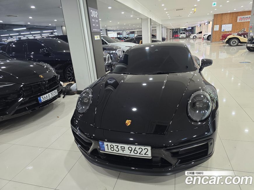 Porsche 911 Carrera 4 GTS, 2023