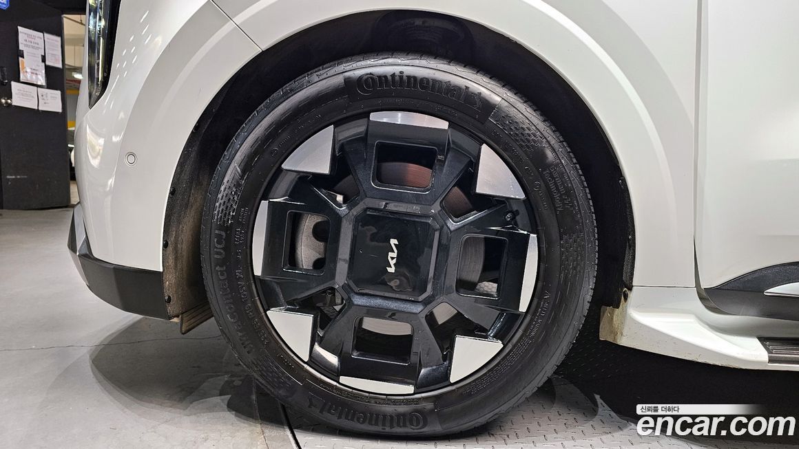Kia Carnival 9-Seater Signature, 2025