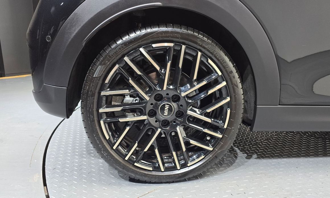 Mini Cooper Favoured, 2025