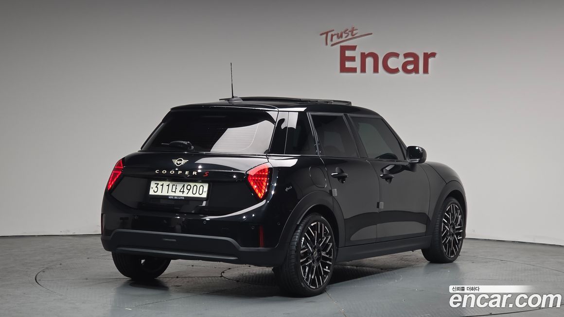 Mini Cooper 5 Door Favoured, 2025