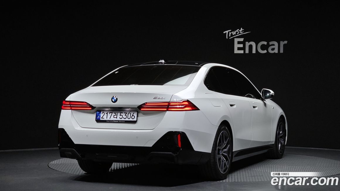 BMW 5-Series 520i M Sport, 2025