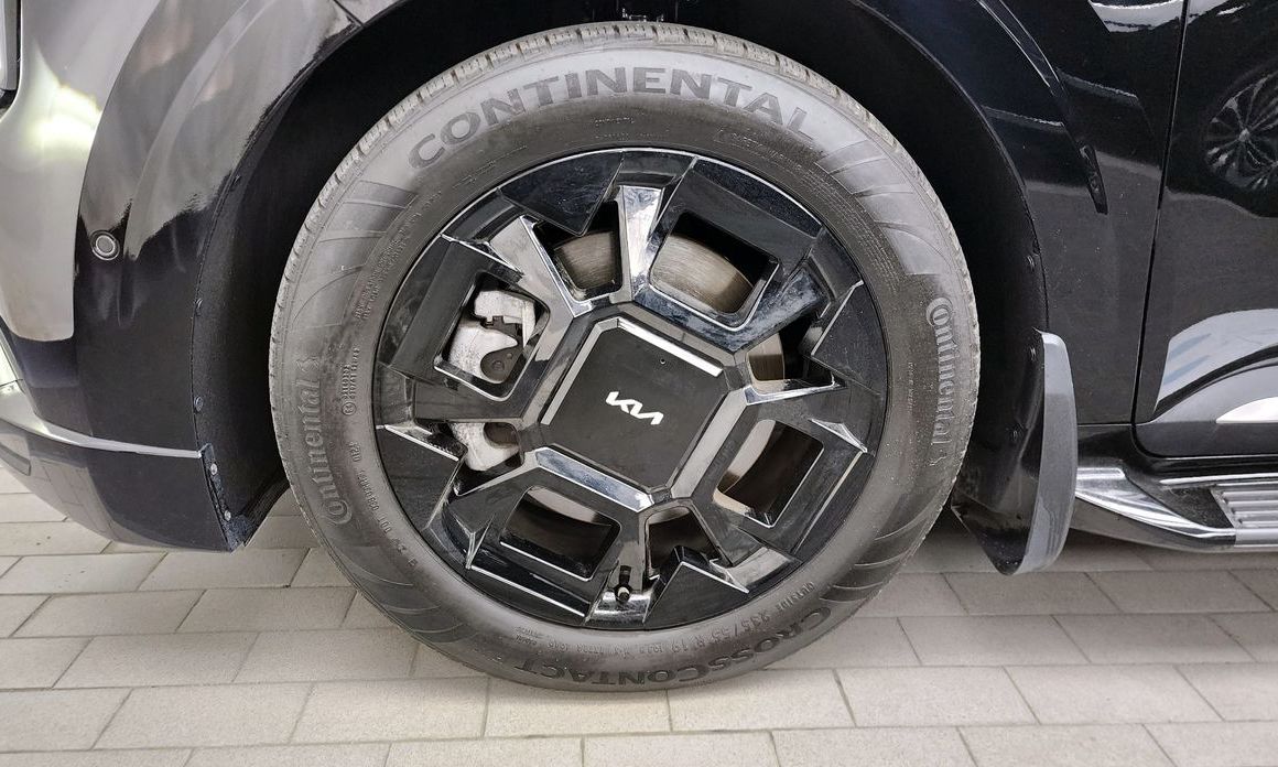 Kia Carnival 9-Seater Hi Limousine (Special Vehicle), 2024