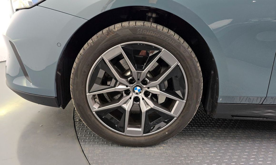 BMW 5-Series 530i xDrive, 2025
