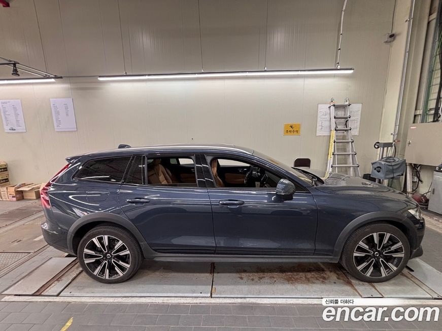 Volvo V60 B5 Pro AWD, 2022