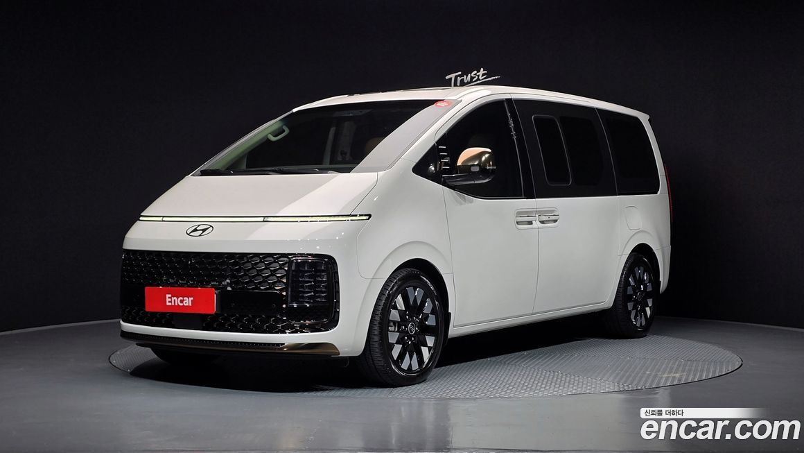 Hyundai Staria 4WD Lounge 7-Seater, 2025