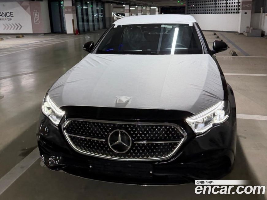 Mercedes-Benz E-Class E300 4MATIC Exclusive, 2026