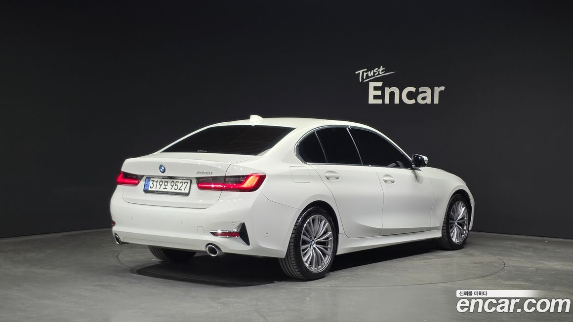 BMW 3-Series 320i Luxury, 2022