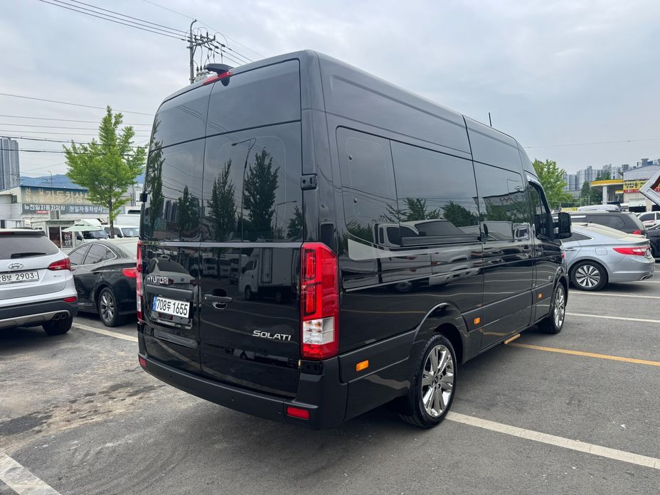 Hyundai Solati 15-seater, 2022