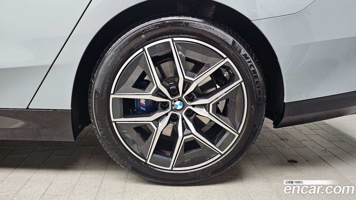 BMW 5-Series 520i M Sport, 2025