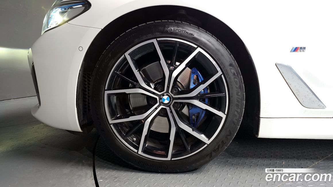 BMW 5-Series 530i M Sport Package, 2023