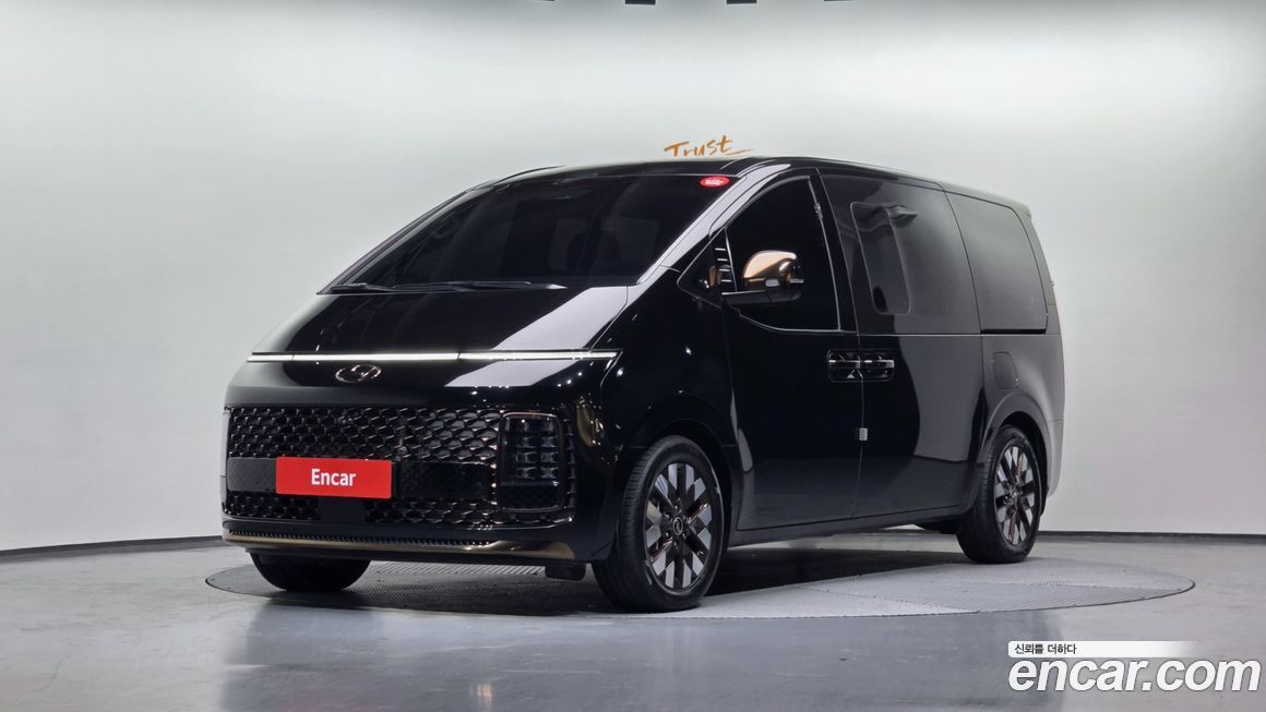 Hyundai Staria 4WD Lounge 9-Seater, 2024
