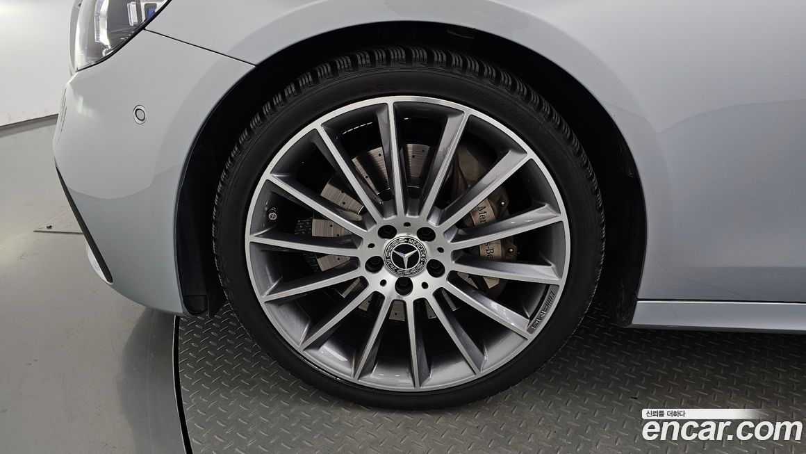 Mercedes-Benz E-Class E350 4MATIC AMG Line, 2022