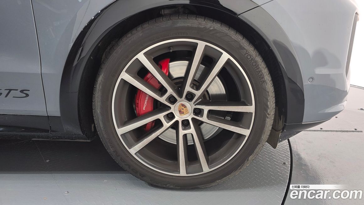 Porsche Cayenne 4.0 GTS Coupe, 2025