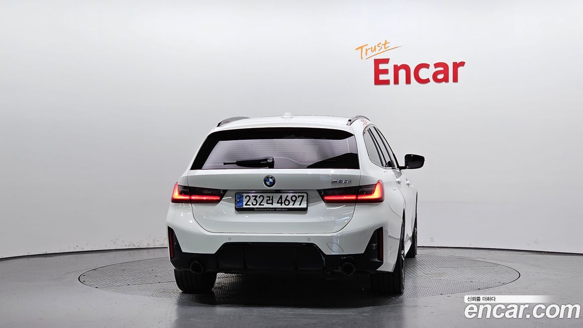 BMW 3-Series 320i Touring M Sports, 2023