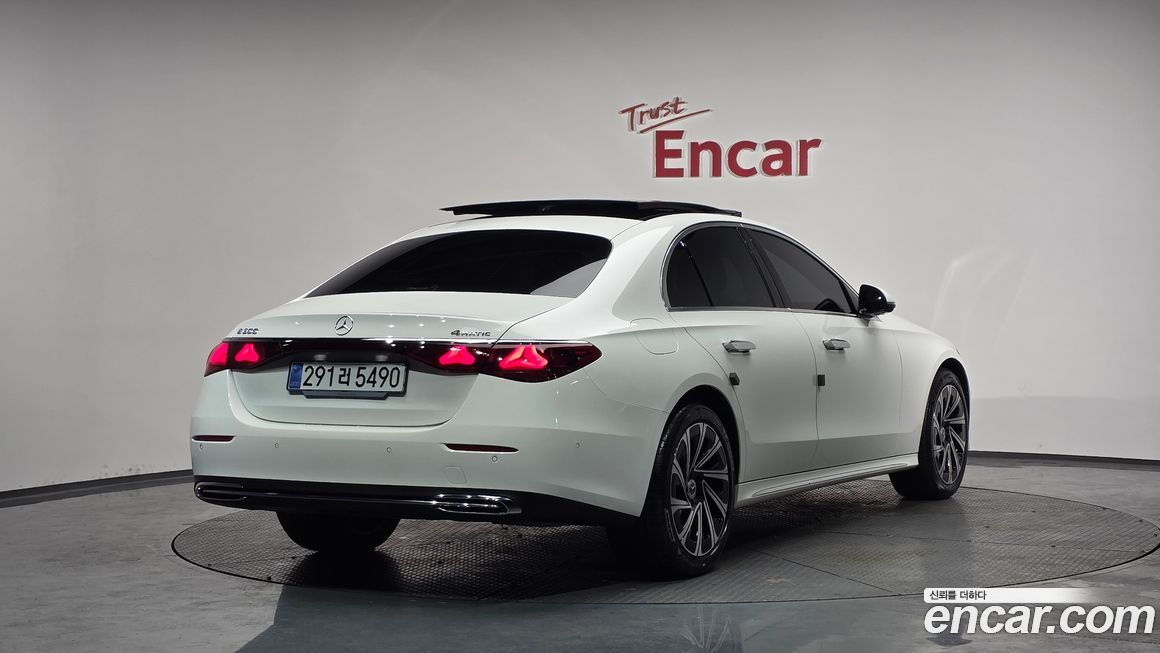 Mercedes-Benz E-Class E300 4MATIC Exclusive, 2025