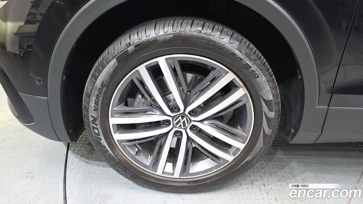 Volkswagen Tiguan 2.0 TSI Prestige, 2024