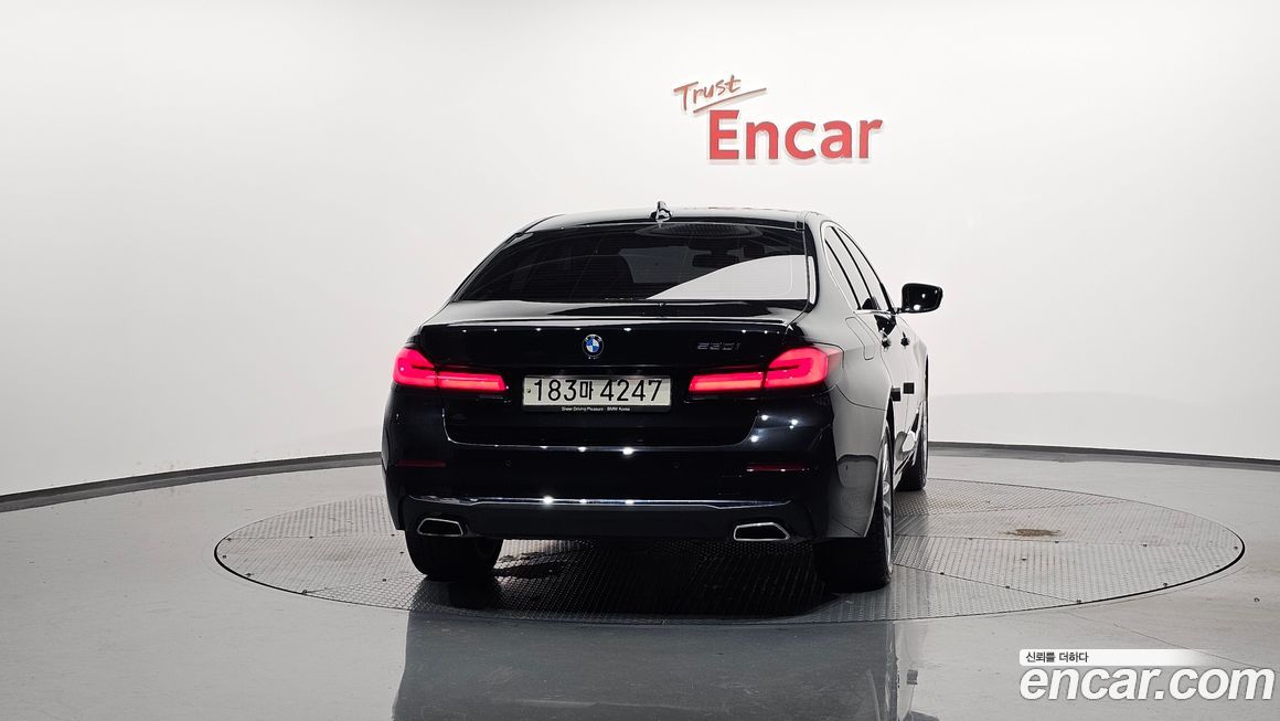 BMW 5-Series 530i Luxury, 2023