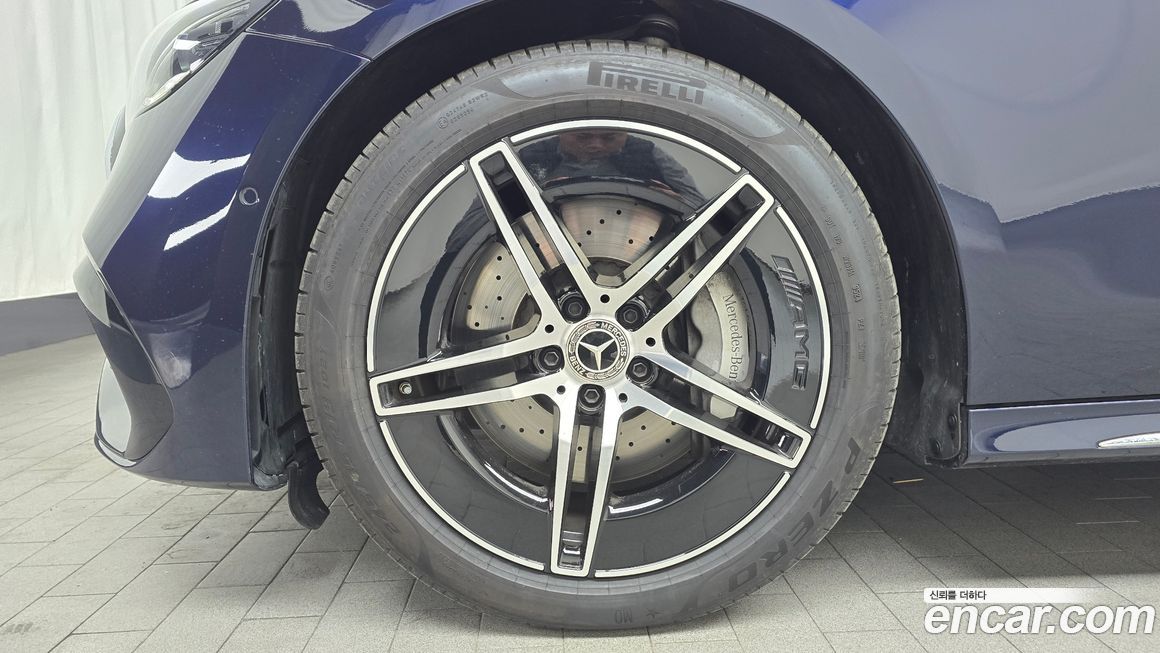 Mercedes-Benz E-Class E300 4MATIC AMG Line, 2025