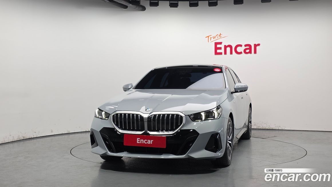 BMW 5-Series 520i M Sport, 2025
