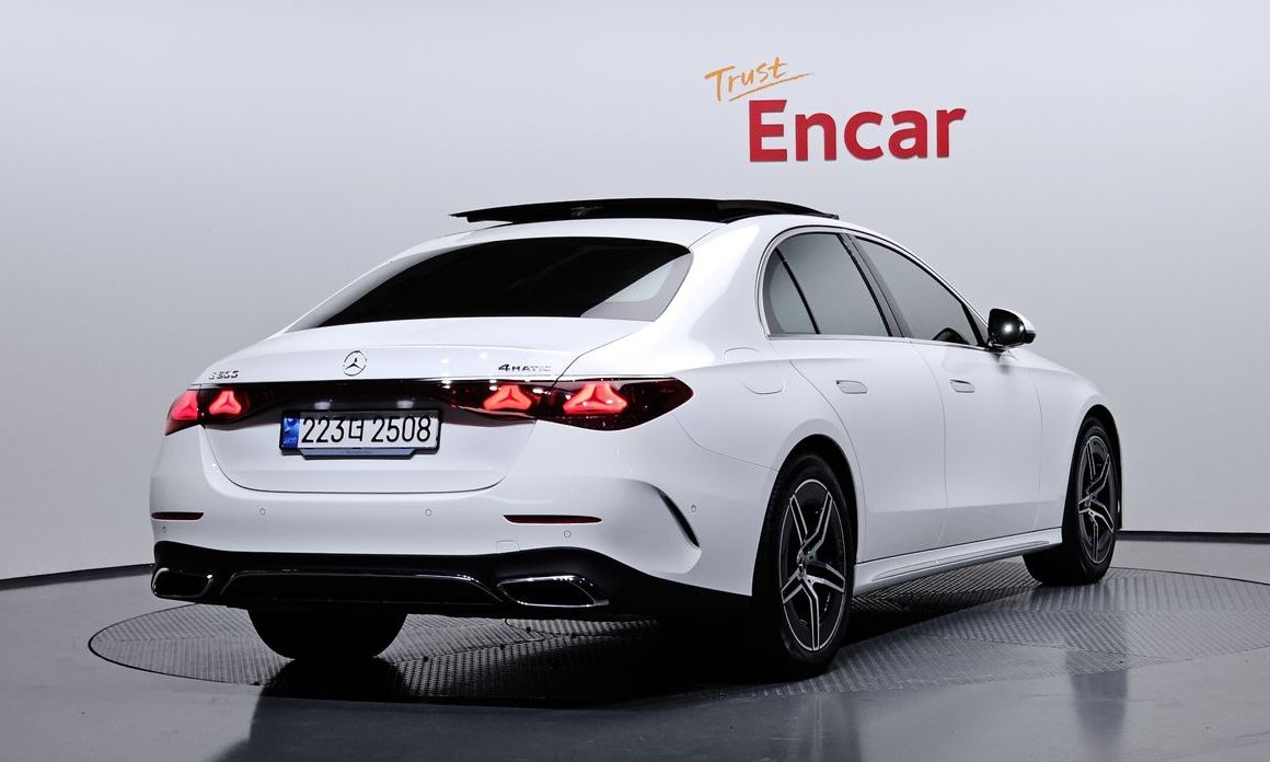 Mercedes-Benz E-Class E300 4MATIC AMG Line, 2024