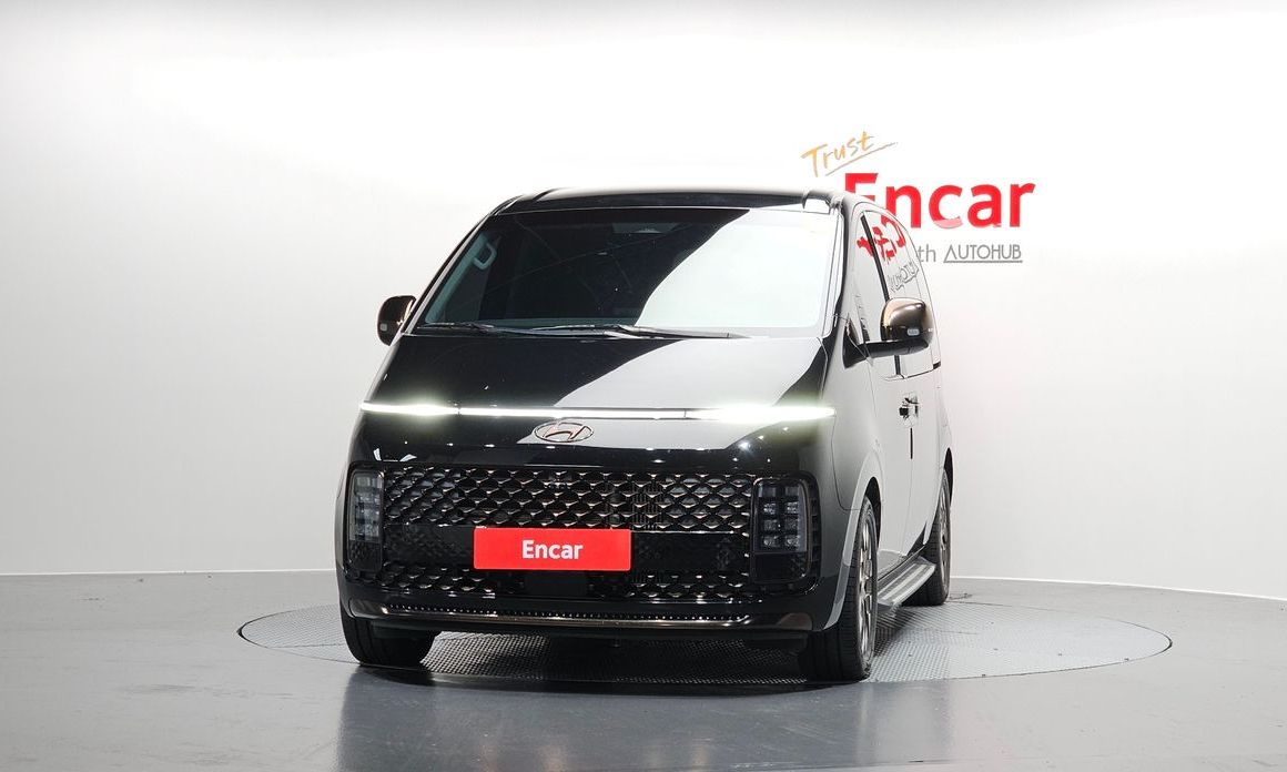Hyundai Staria 4WD Lounge 7-Seater, 2024