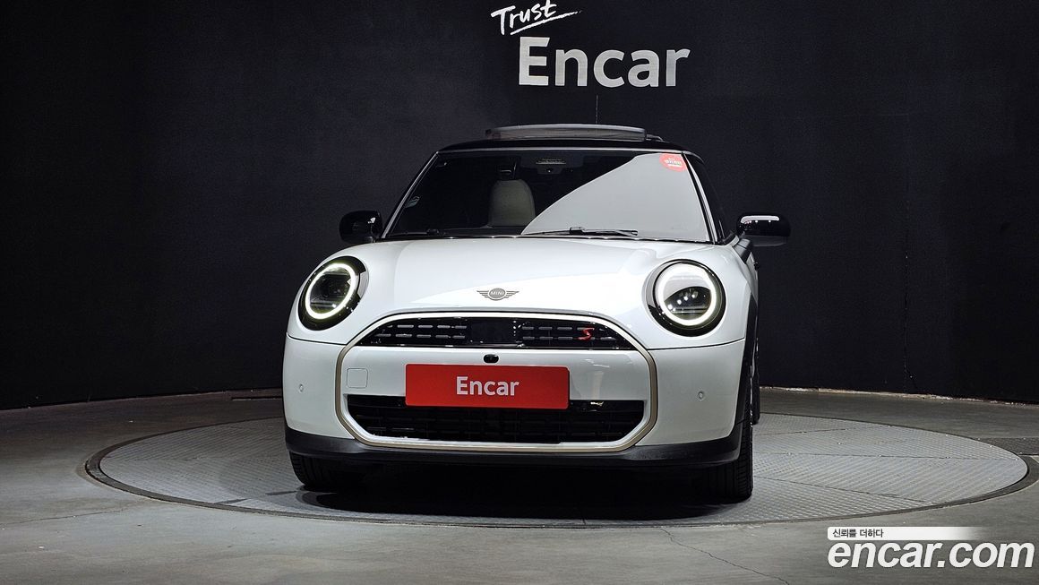 Mini Cooper Favoured, 2025