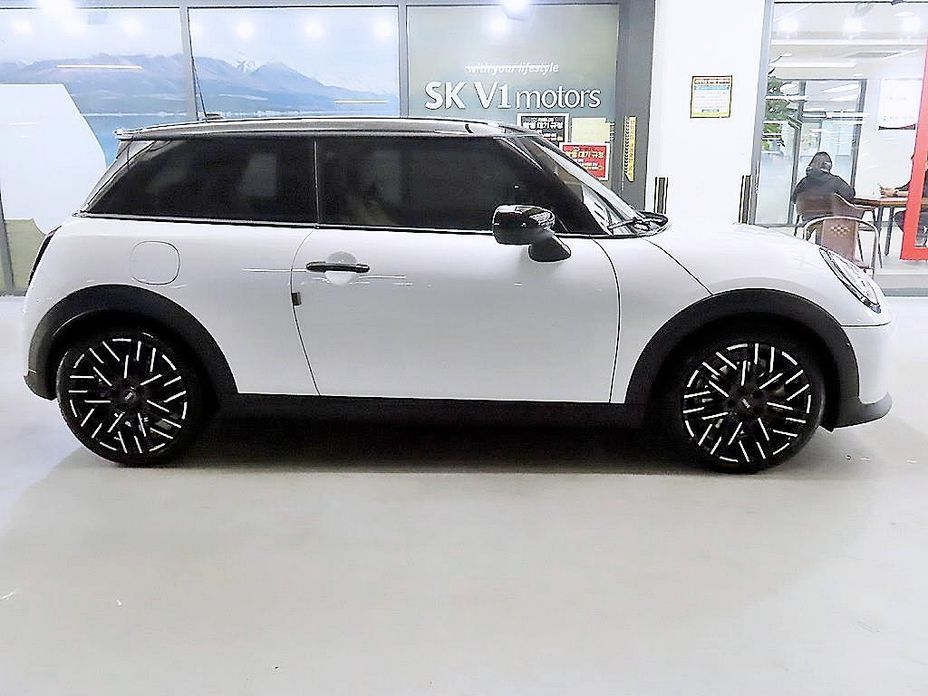 Mini Cooper Favoured, 2025